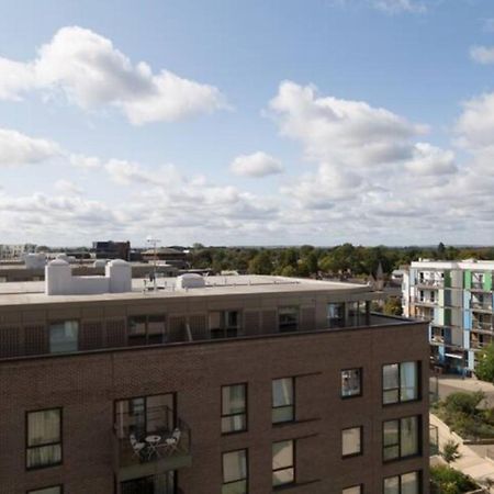 Contemporary & Homely Penthouse, 2 Mins Walk From Cambridge Station, Lift Access, Secured Gated On-Site Parking, Self Check-In, Super Fast Wifi, Terrace & Sleeps 6 エクステリア 写真