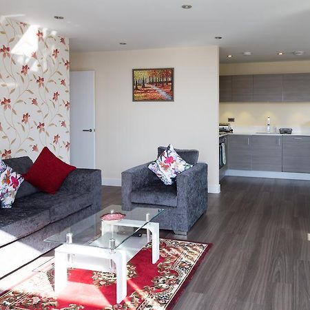 Contemporary & Homely Penthouse, 2 Mins Walk From Cambridge Station, Lift Access, Secured Gated On-Site Parking, Self Check-In, Super Fast Wifi, Terrace & Sleeps 6 エクステリア 写真