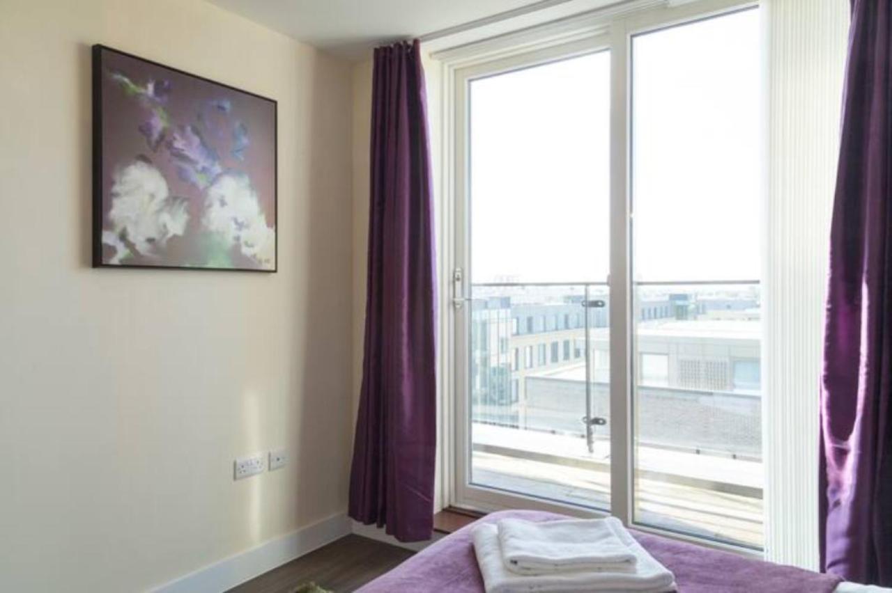 Contemporary & Homely Penthouse, 2 Mins Walk From Cambridge Station, Lift Access, Secured Gated On-Site Parking, Self Check-In, Super Fast Wifi, Terrace & Sleeps 6 エクステリア 写真