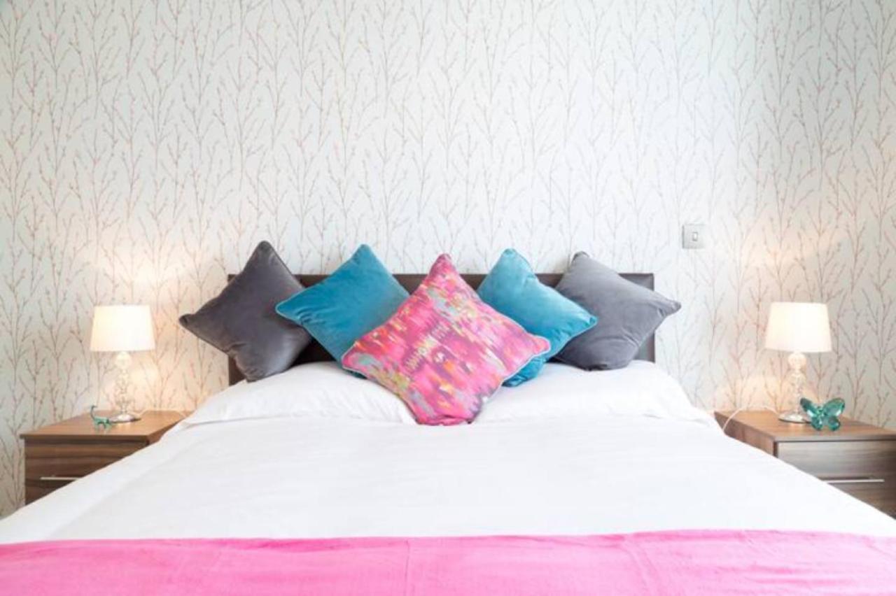 Contemporary & Homely Penthouse, 2 Mins Walk From Cambridge Station, Lift Access, Secured Gated On-Site Parking, Self Check-In, Super Fast Wifi, Terrace & Sleeps 6 エクステリア 写真