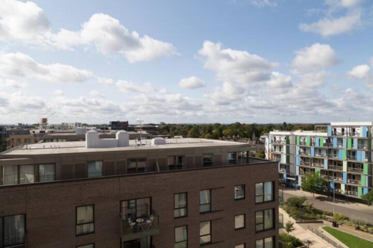 Contemporary & Homely Penthouse, 2 Mins Walk From Cambridge Station, Lift Access, Secured Gated On-Site Parking, Self Check-In, Super Fast Wifi, Terrace & Sleeps 6 エクステリア 写真