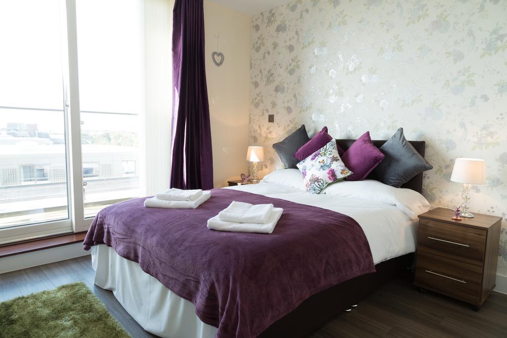 Contemporary & Homely Penthouse, 2 Mins Walk From Cambridge Station, Lift Access, Secured Gated On-Site Parking, Self Check-In, Super Fast Wifi, Terrace & Sleeps 6 エクステリア 写真