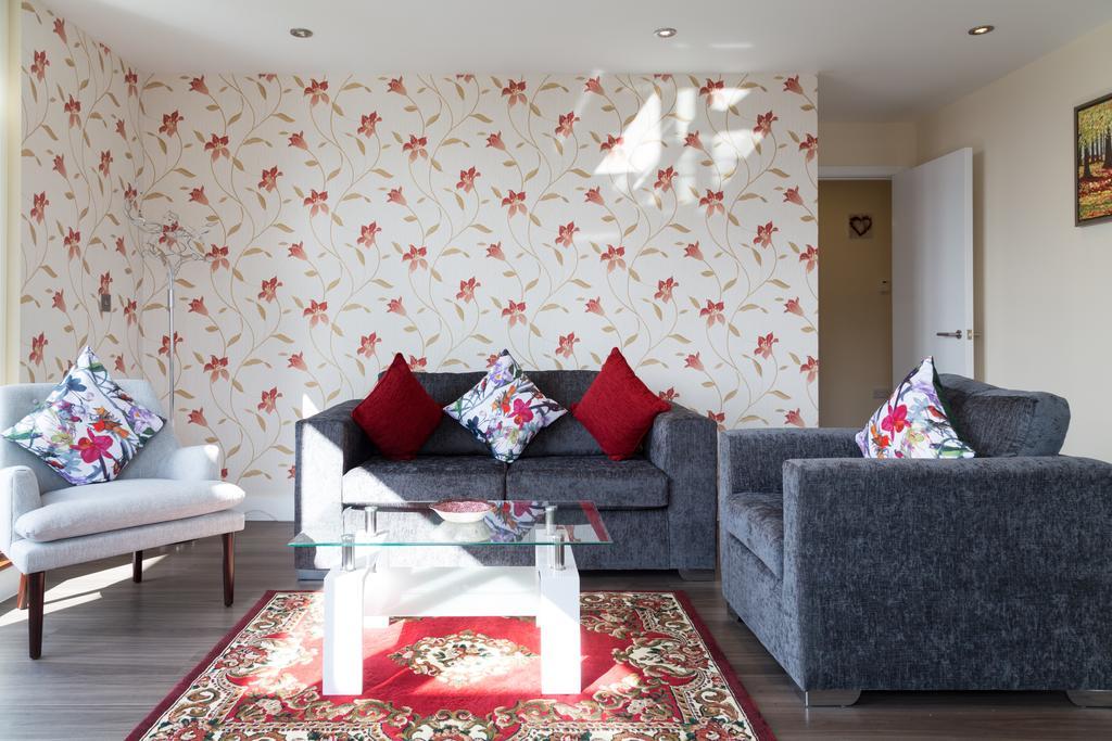Contemporary & Homely Penthouse, 2 Mins Walk From Cambridge Station, Lift Access, Secured Gated On-Site Parking, Self Check-In, Super Fast Wifi, Terrace & Sleeps 6 エクステリア 写真