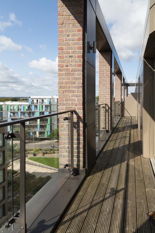 Contemporary & Homely Penthouse, 2 Mins Walk From Cambridge Station, Lift Access, Secured Gated On-Site Parking, Self Check-In, Super Fast Wifi, Terrace & Sleeps 6 エクステリア 写真