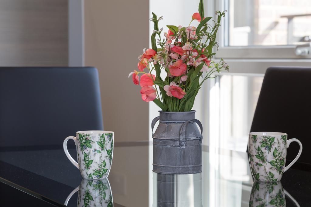 Contemporary & Homely Penthouse, 2 Mins Walk From Cambridge Station, Lift Access, Secured Gated On-Site Parking, Self Check-In, Super Fast Wifi, Terrace & Sleeps 6 エクステリア 写真