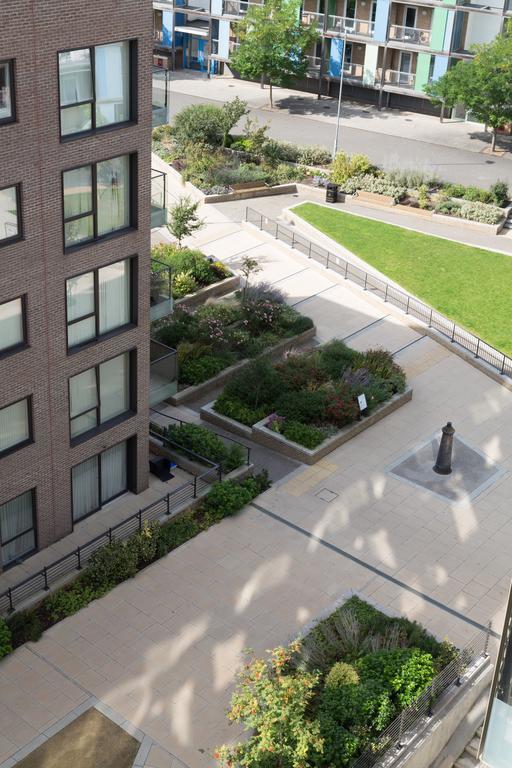 Contemporary & Homely Penthouse, 2 Mins Walk From Cambridge Station, Lift Access, Secured Gated On-Site Parking, Self Check-In, Super Fast Wifi, Terrace & Sleeps 6 エクステリア 写真
