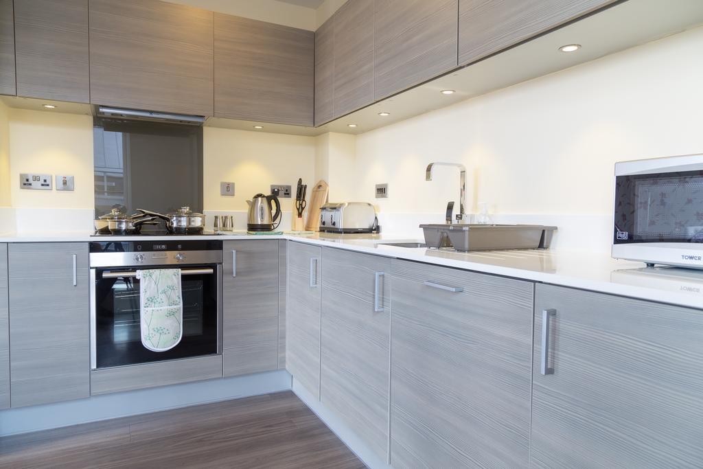 Contemporary & Homely Penthouse, 2 Mins Walk From Cambridge Station, Lift Access, Secured Gated On-Site Parking, Self Check-In, Super Fast Wifi, Terrace & Sleeps 6 エクステリア 写真