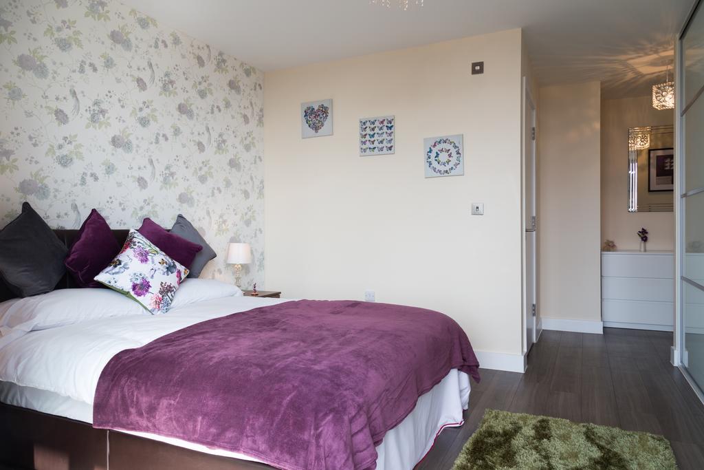 Contemporary & Homely Penthouse, 2 Mins Walk From Cambridge Station, Lift Access, Secured Gated On-Site Parking, Self Check-In, Super Fast Wifi, Terrace & Sleeps 6 エクステリア 写真