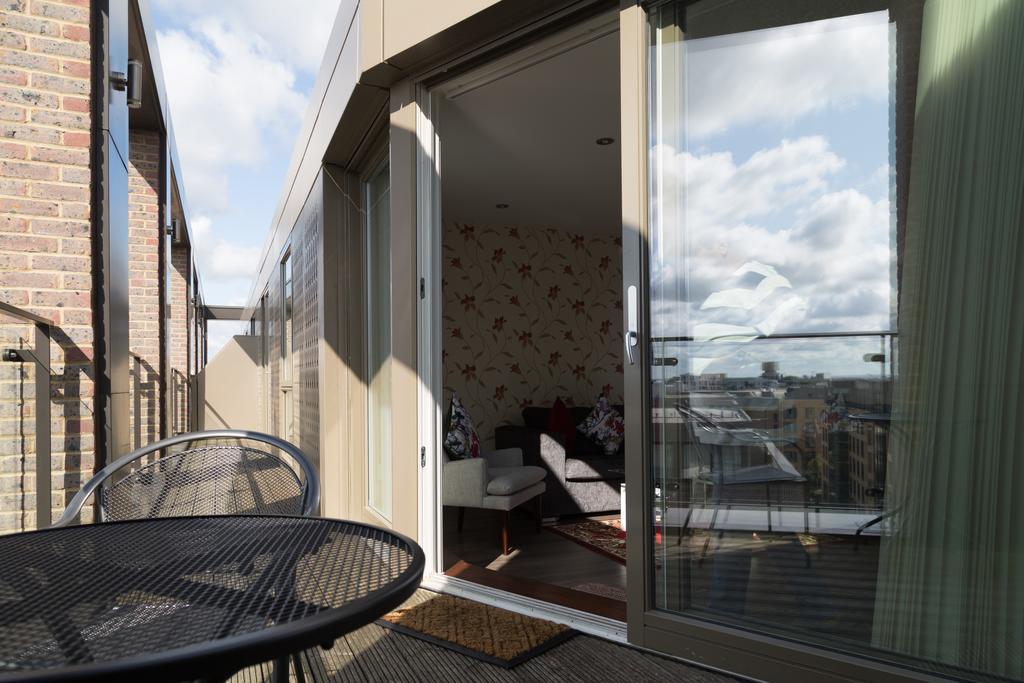 Contemporary & Homely Penthouse, 2 Mins Walk From Cambridge Station, Lift Access, Secured Gated On-Site Parking, Self Check-In, Super Fast Wifi, Terrace & Sleeps 6 エクステリア 写真