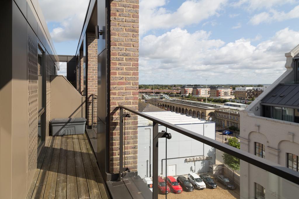 Contemporary & Homely Penthouse, 2 Mins Walk From Cambridge Station, Lift Access, Secured Gated On-Site Parking, Self Check-In, Super Fast Wifi, Terrace & Sleeps 6 エクステリア 写真