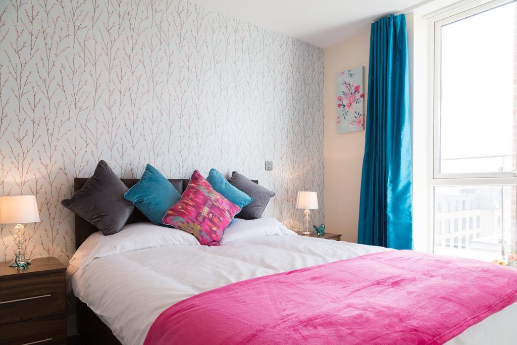 Contemporary & Homely Penthouse, 2 Mins Walk From Cambridge Station, Lift Access, Secured Gated On-Site Parking, Self Check-In, Super Fast Wifi, Terrace & Sleeps 6 エクステリア 写真
