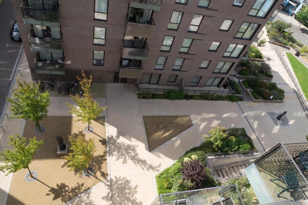 Contemporary & Homely Penthouse, 2 Mins Walk From Cambridge Station, Lift Access, Secured Gated On-Site Parking, Self Check-In, Super Fast Wifi, Terrace & Sleeps 6 エクステリア 写真