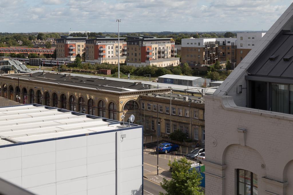 Contemporary & Homely Penthouse, 2 Mins Walk From Cambridge Station, Lift Access, Secured Gated On-Site Parking, Self Check-In, Super Fast Wifi, Terrace & Sleeps 6 エクステリア 写真