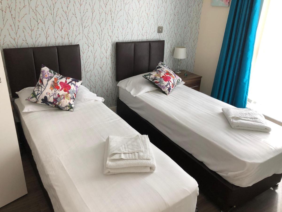 Contemporary & Homely Penthouse, 2 Mins Walk From Cambridge Station, Lift Access, Secured Gated On-Site Parking, Self Check-In, Super Fast Wifi, Terrace & Sleeps 6 エクステリア 写真